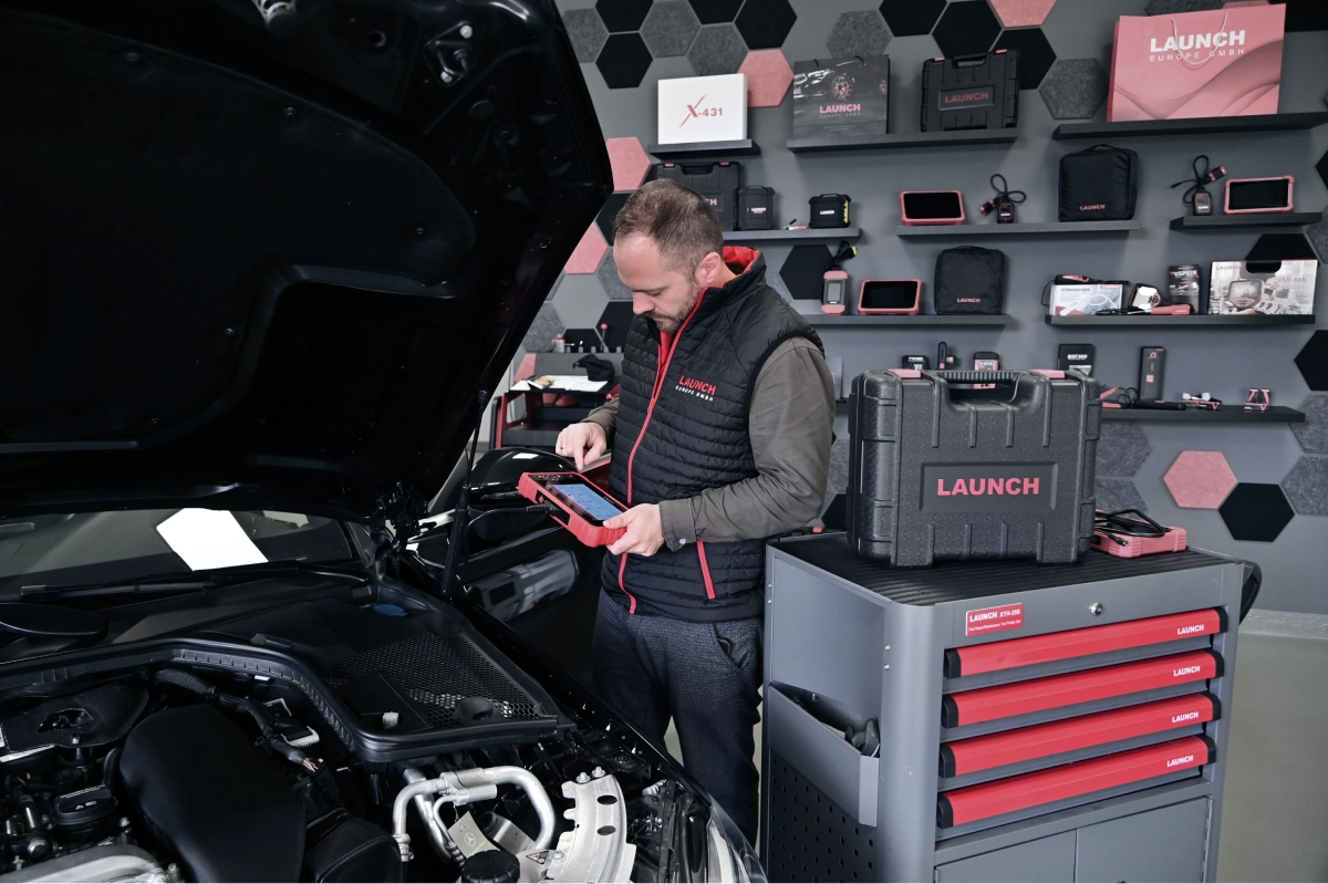 134 Automarken. Ein Gerät.